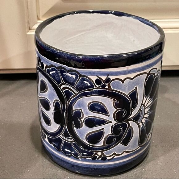 Mexican Talavera handmade Pottery blue and white patterned painted mug - Picture 12 of 13